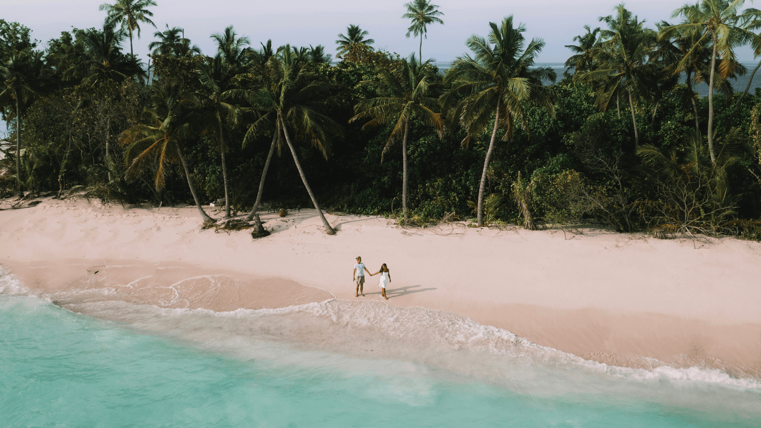 Young-couple-travel